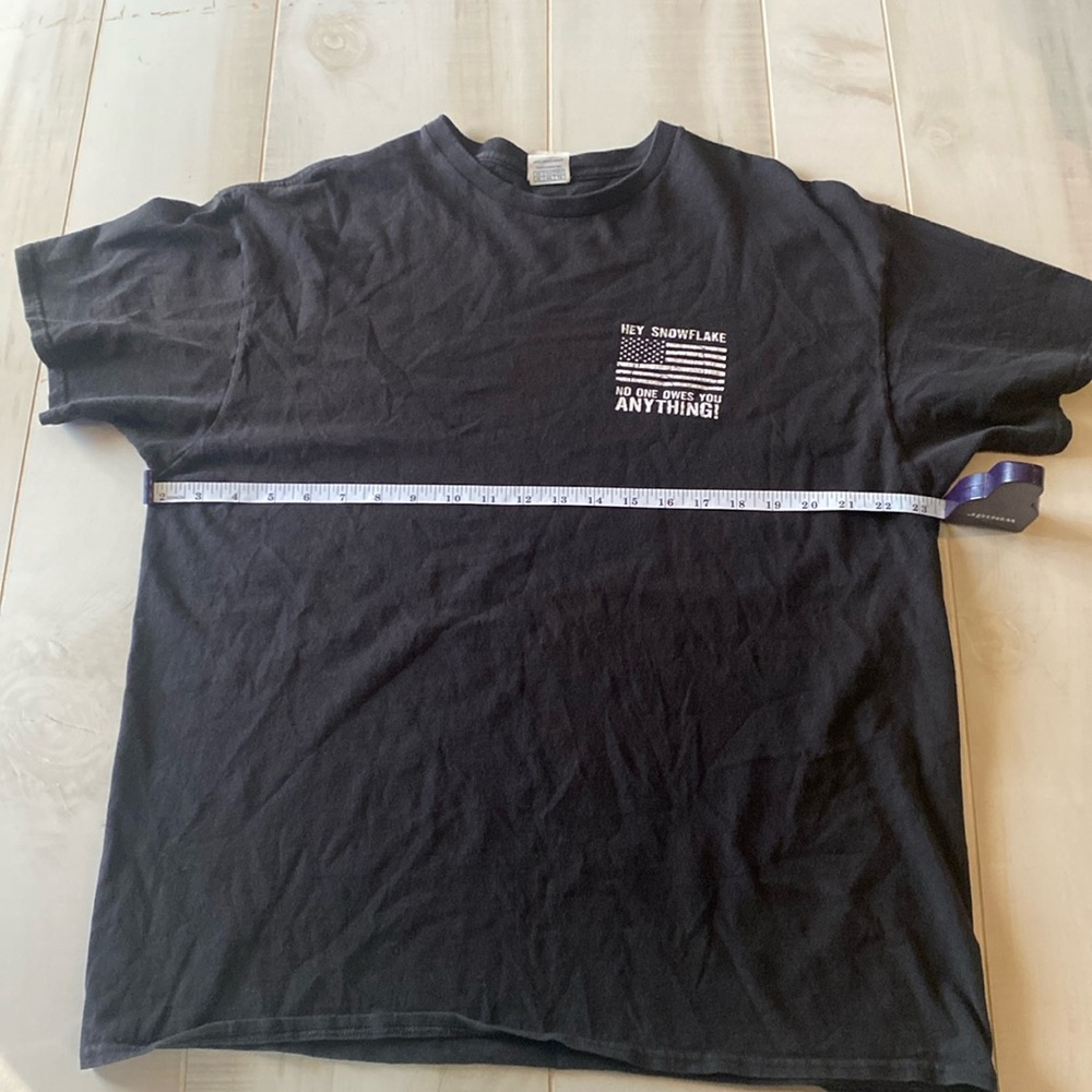 Black t shirt
America
Union